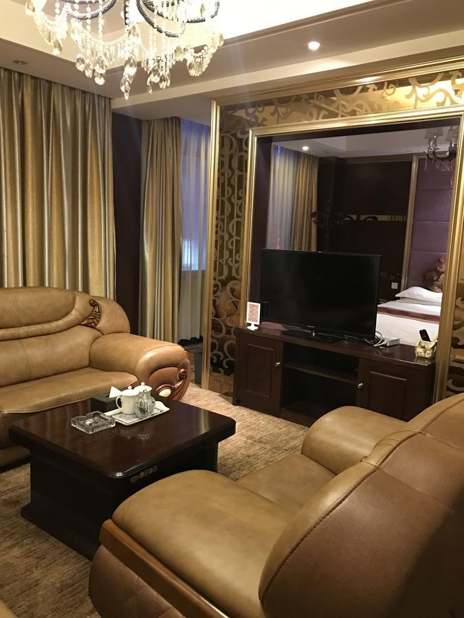 Huayu Paradise International Hotel Lhasa Exteriör bild