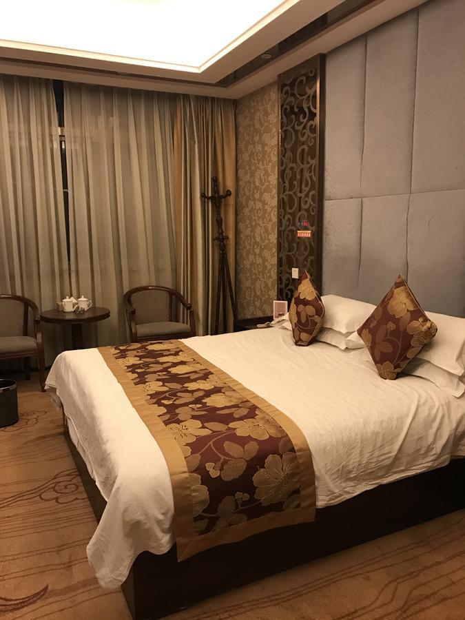 Huayu Paradise International Hotel Lhasa Exteriör bild